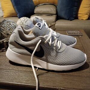 Women's Nike Running Shoes Size 9.5 (very good)
